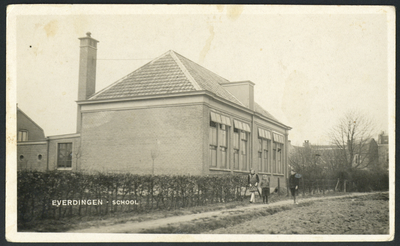 17179 Gezicht op de lagere school te Everdingen.N.B. Everdingen is per 1 januari 1986 bij de gemeente Vianen (prov. ...